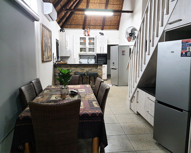 Voeg by Lounge en Dining